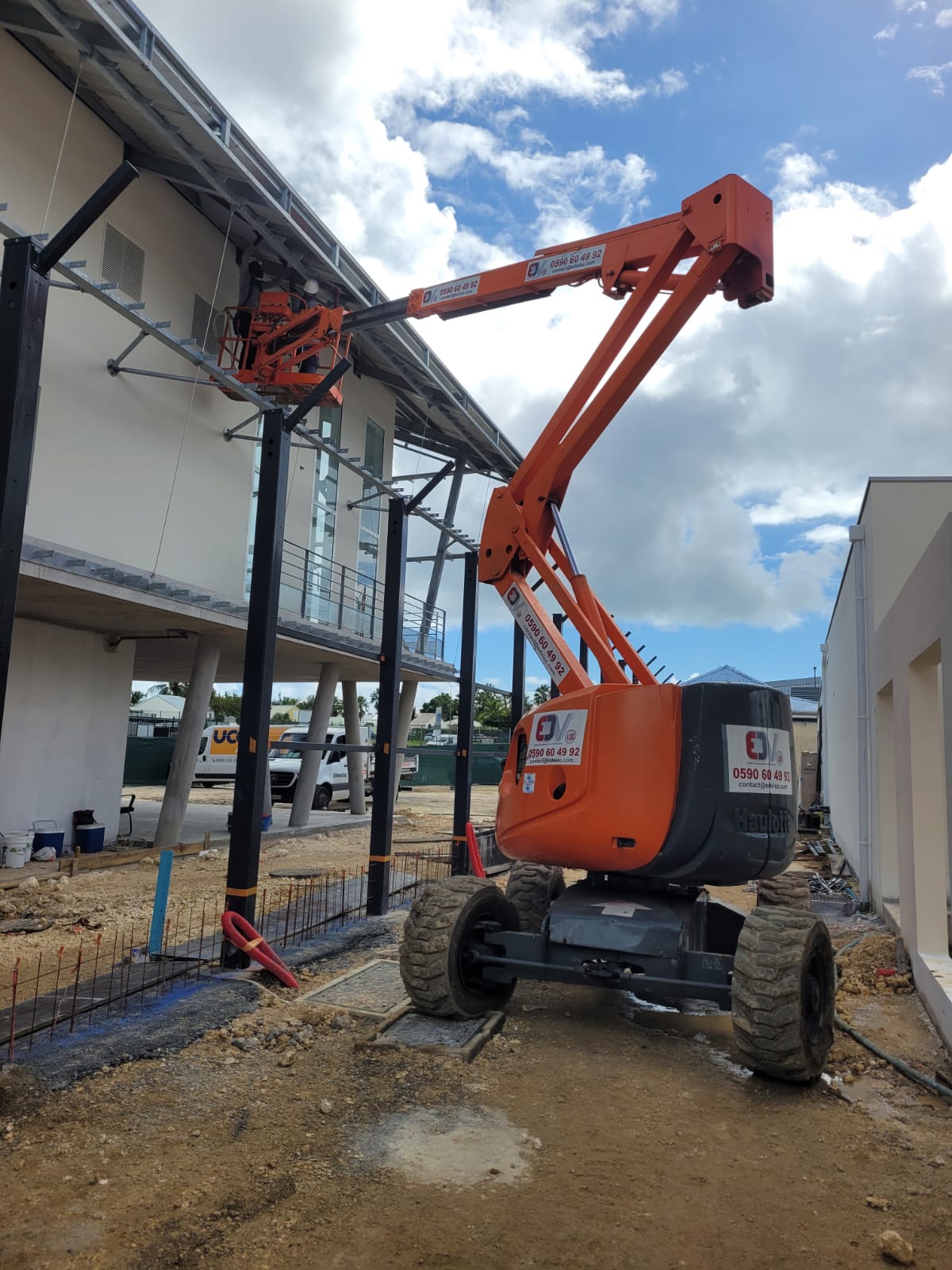 Photo chantier Nacelle Automotrice Articulée Haulotte 1